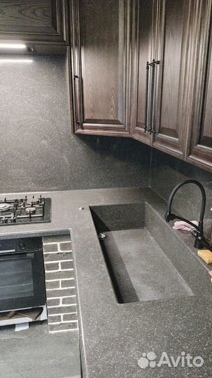 Столешницы из камня (кварц, акрил) на кухню / ванную