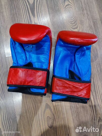 Боксерские перчатки