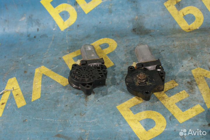 Задний моторчик стеклоподъемника Hyundai Tucson JM