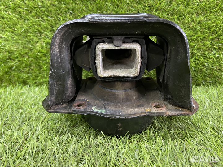 Опора двигателя правая DV6C Peugeot 308