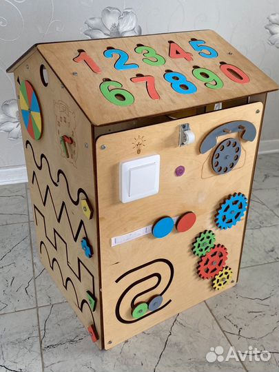 Детский домик, бизиборд