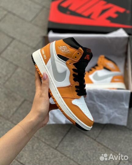 Nike Air Jordan 1 Gore Tex Light Curry