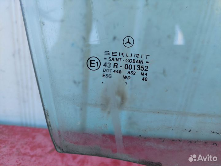 Стекло передней двери Mercedes-Benz W202