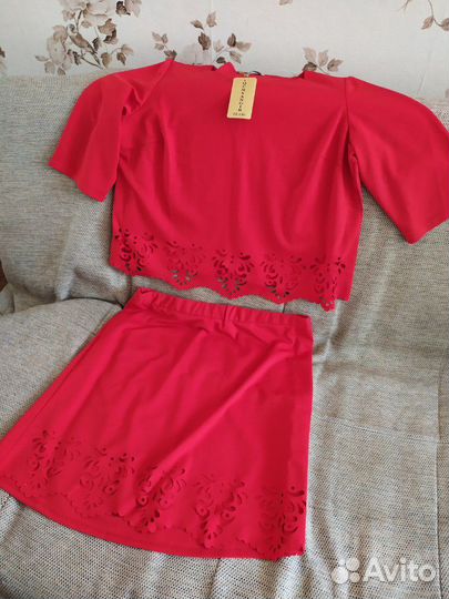 Костюм новый с юбкой 54рр