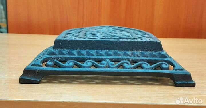 Подставка под утюг. Чугун