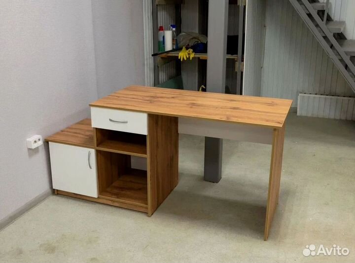 Стол письменный