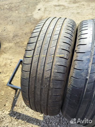 Goodyear EfficientGrip Performance 215/60 R16 V