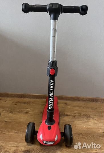 Самокат трехколесный