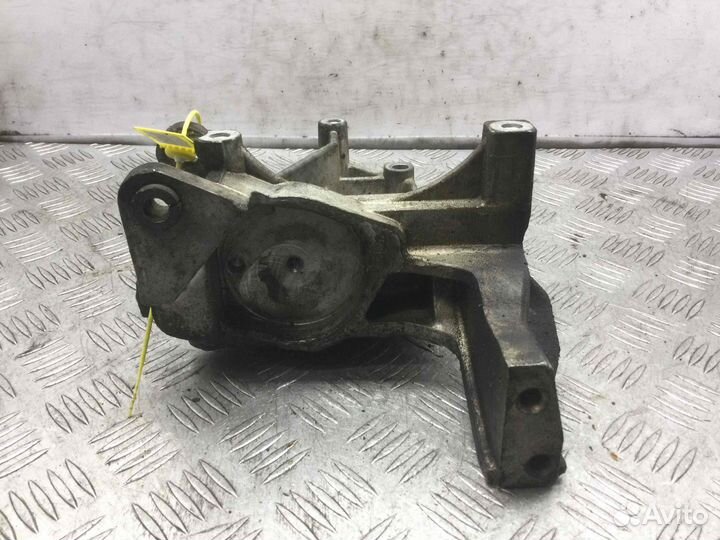 Кронштейн генератора Rover 45 14K4F