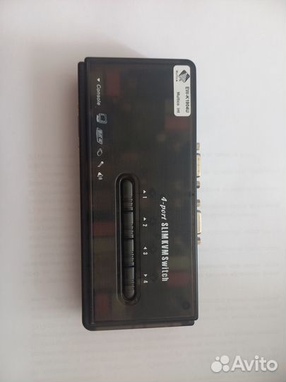 4-портовый переключатель KVM