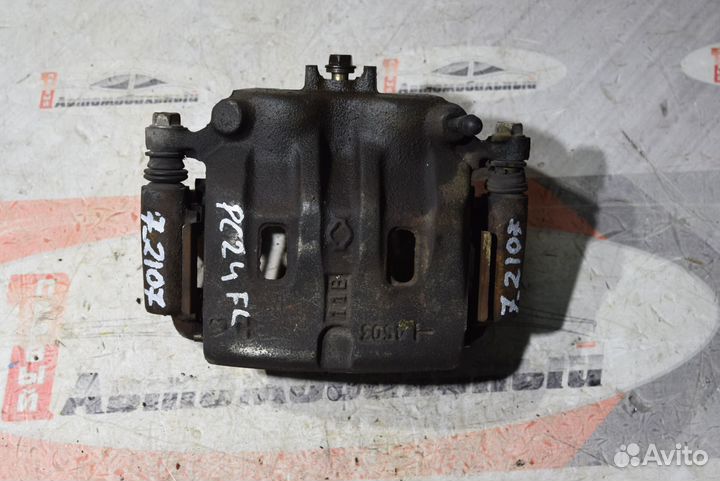 Суппорт перед право c Nissan Bassara JTU30 QR25DE