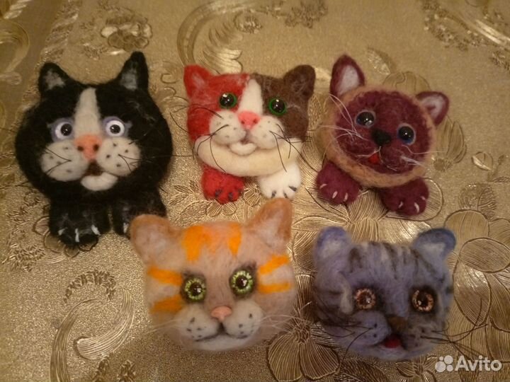Валяная брошь котик