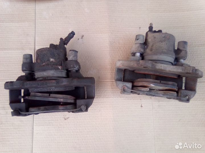 Суппорта передние Volvo S40 04-12гг