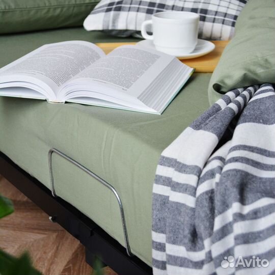 Кровать с матрасом