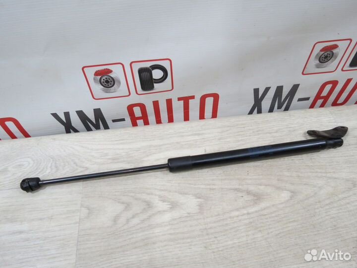 Амортизатор крышки багажника Volkswagen Tiguan