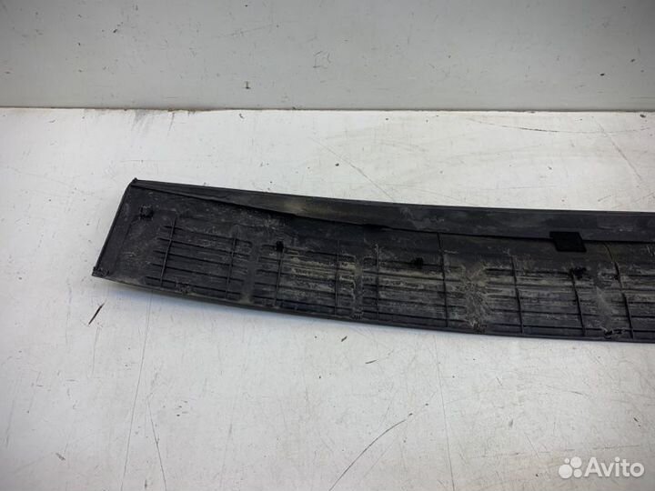 Накладка бампера задняя Toyota Land Cruiser 200