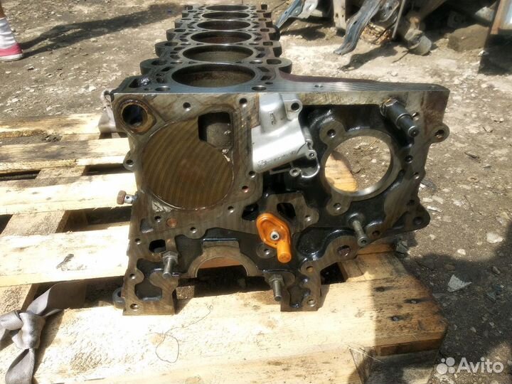 Блок цилиндров М57 бмв е39 Е46 е53 D1