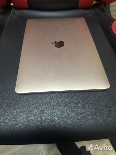 Macbook air 2019 I5/8/128 идеал,97 циклов