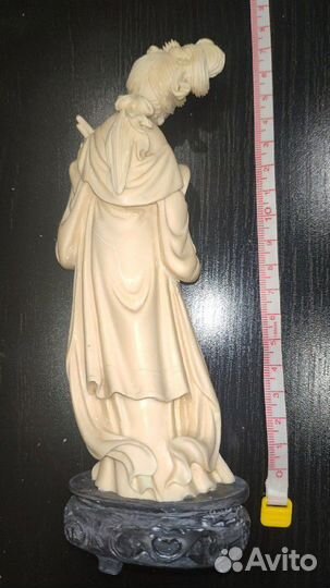 Статуэтка резная