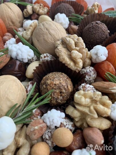 Подарочные наборы с орехами и сухофруктами