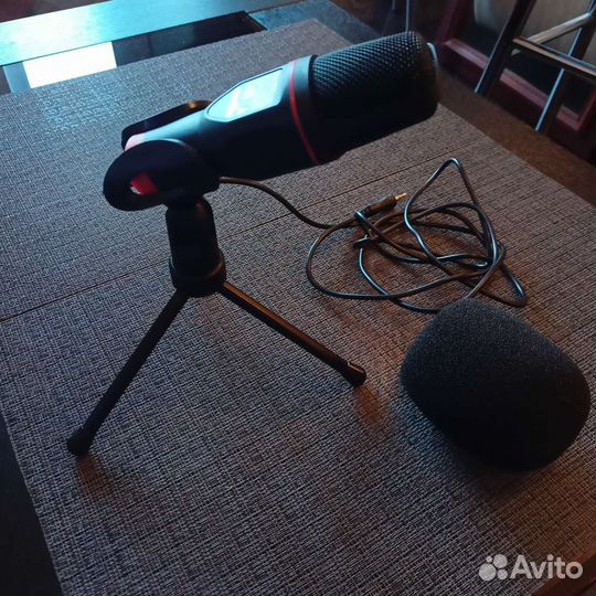 Микрофон студийный trast