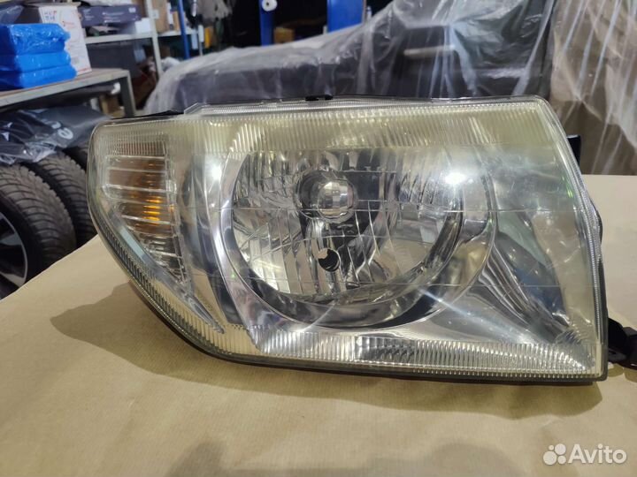 Фары Mitsubishi pajero pinin
