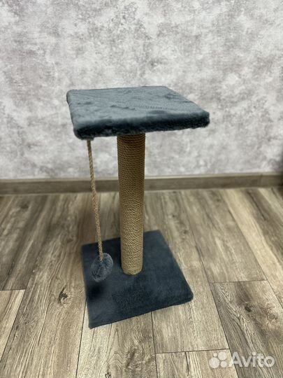 Когтеточка-столбик с полкой-лежанкой