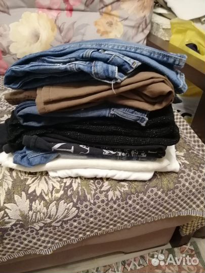 Отдам пакет одежды 44р