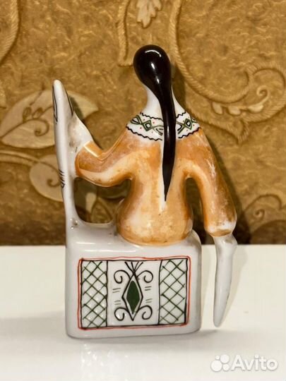 Девушка с веретеном Бронницы завод Возрождение