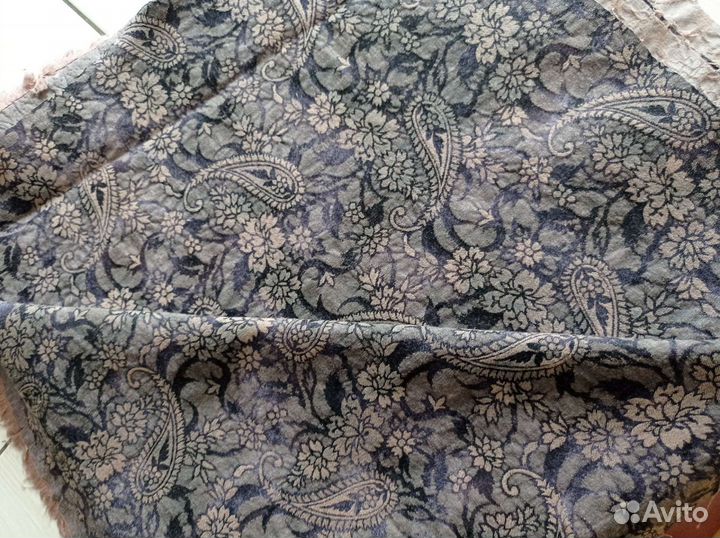 Ткань разная. На пальто, плащ, брюки, и.т.д