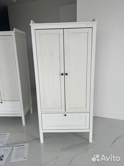 Шкаф платяной белый б/у