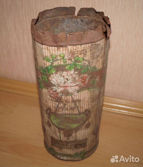 Жестяная банка от конфет фабрики 