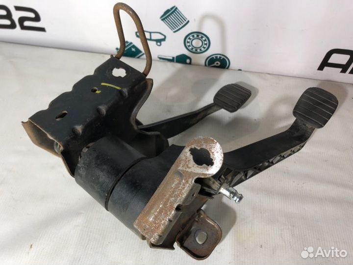 Педаль сцепления Renault Duster K4MA690 2013