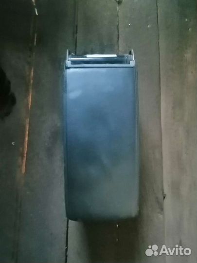 Подлокотник кожаный Volkswagen Passat B6