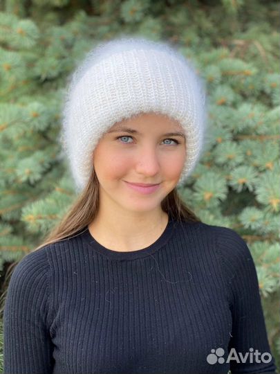 Шапка Белая стильная очень теплая пуховая из козы
