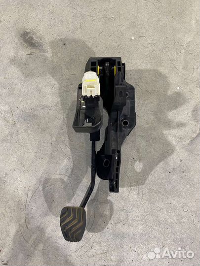 Педаль тормоза Renault Arkana