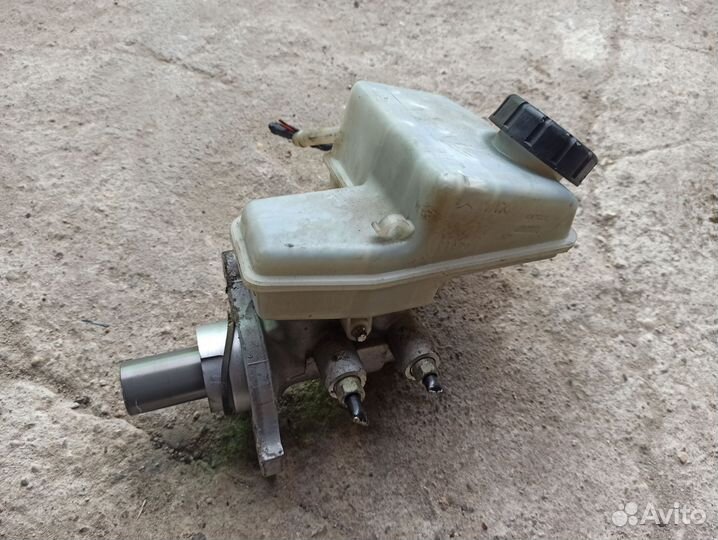 Главный тормозной цилиндр Opel Astra H