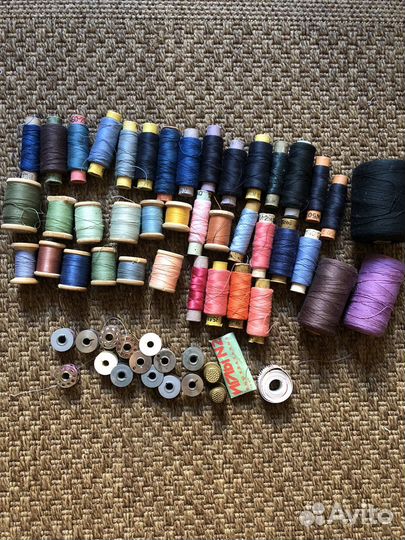 Нитки шпульки