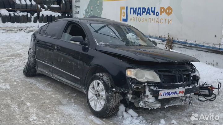 Фонарь задний наружный правый Volkswagen Passat (B6) 3C5945096J