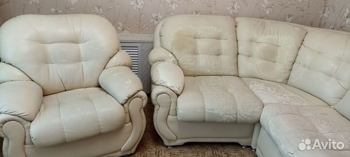 Большой угловой раскладной диван c креслом бу