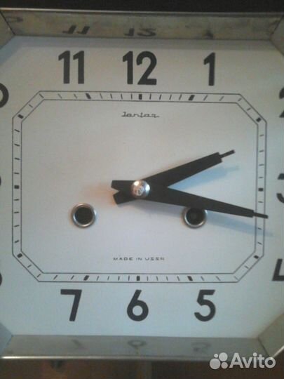 Часы настенные маятниковые механические 