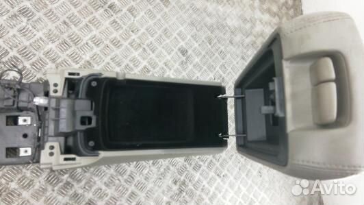 Подлокотник центральный jeep grand cherokee WK2 (1