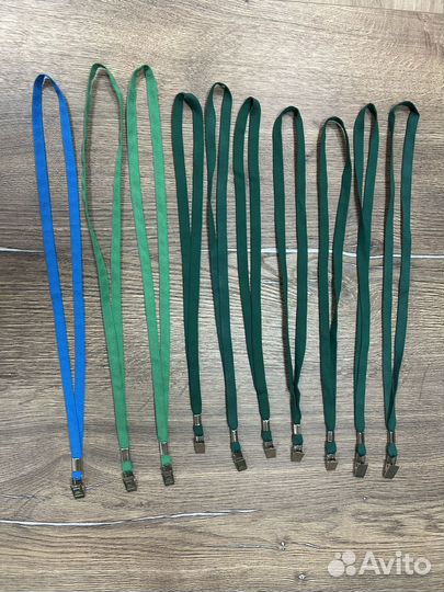 Шнурок для бейджа