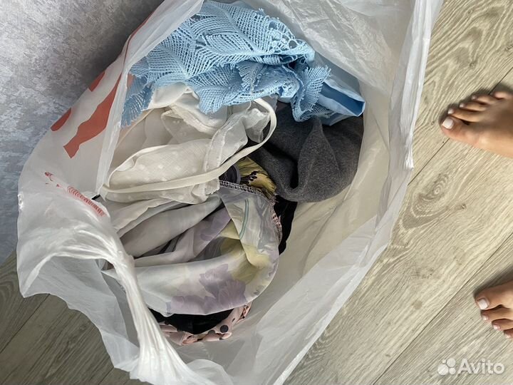 Отдам даром женские вещи