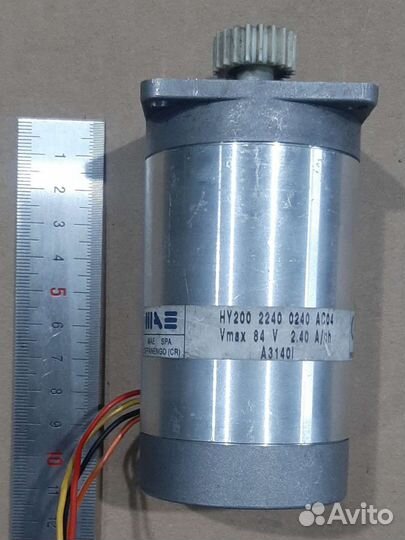 Шаговый двигатель