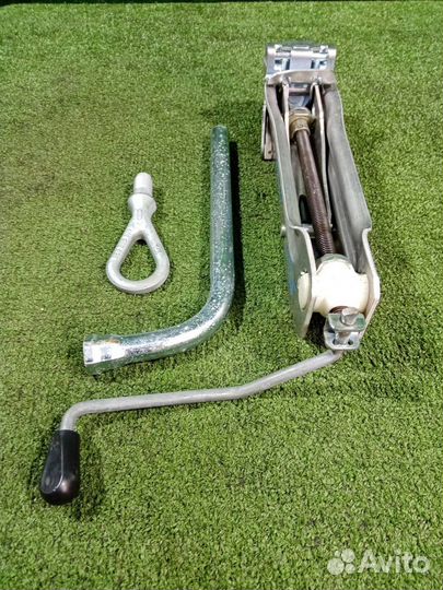 Домкрат Audi A4 8E B6 AMB (1 2004