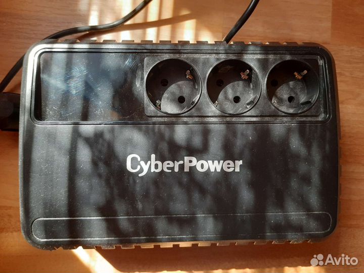 Источник бесперебойного питания cyberpower