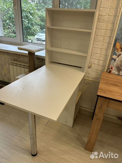 Маникюрный стол