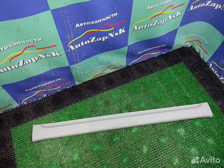 Обшивка задней панели верхняя Toyota Hilux