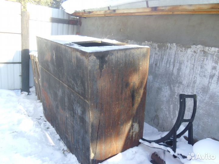 Продаю мелаллическую емкость